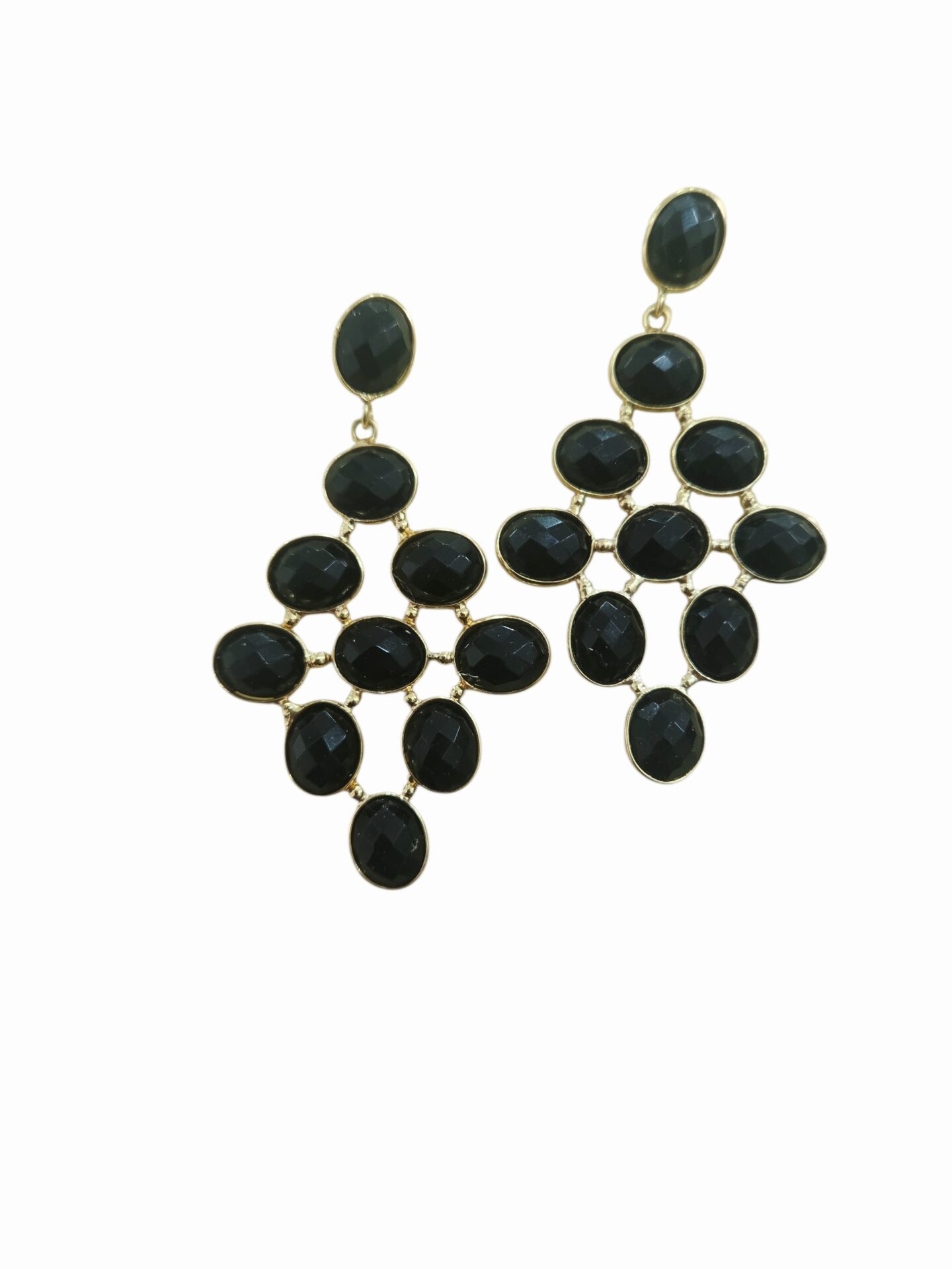 Earrings made with onyx set on a brass base. Length: 6cm. Weight: 7.9g. Free Shipping. Orecchini realizzati con onice incastonata su base in ottone. lunghezza 6cm peso 7.9gr Spedizione Gratuita