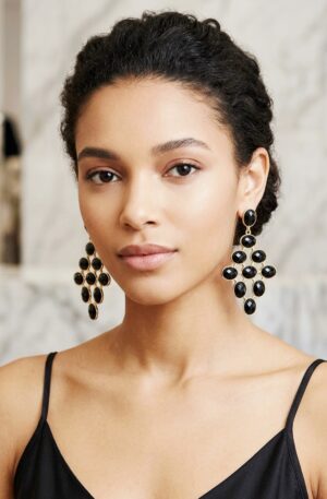 Earrings made with onyx set on a brass base. Length: 6cm. Weight: 7.9g. Free Shipping. Orecchini realizzati con onice incastonata su base in ottone. lunghezza 6cm peso 7.9gr Spedizione Gratuita
