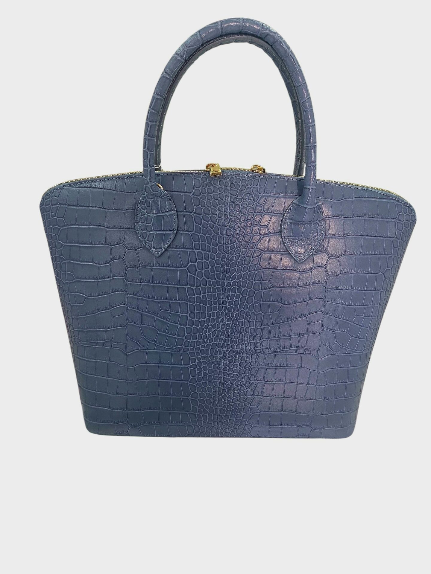 Borsa in vera pelle carta da zucchero,made Italy,stampo coccodrillo,tasca sul retro,apertura connzip interno foderato suddiviso in 3 scomparti con tasche laterali,dotata dintracolla. Misure H29 B16 L30 Spedizione Gratuita Borsa in vera pelle carta da zucchero,made Italy,stampo coccodrillo,tasca sul retro,apertura connzip interno foderato suddiviso in 3 scomparti con tasche laterali,dotata dintracolla. Misure H29 B16 L30 Spedizione Gratuita