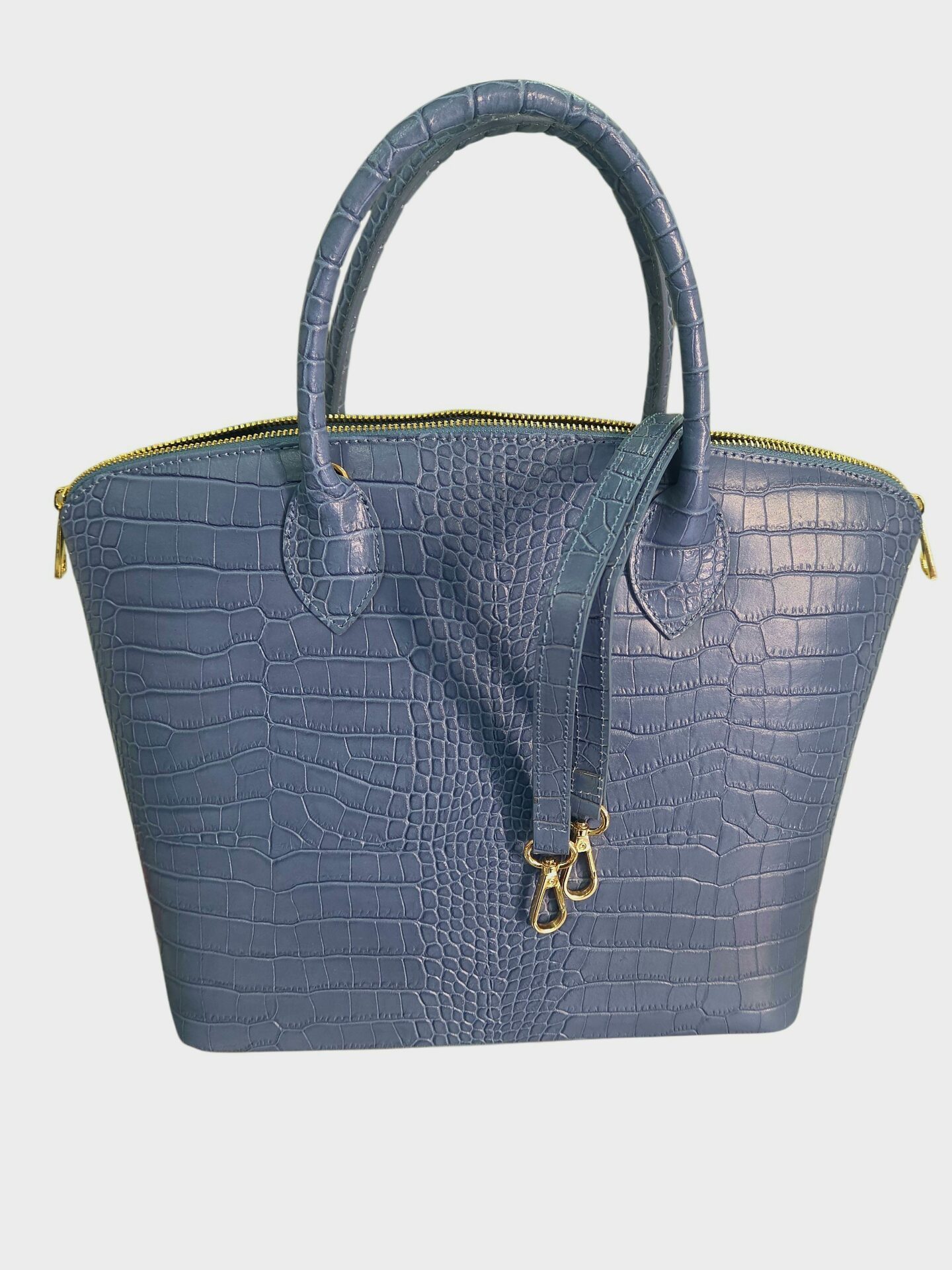 Borsa in vera pelle carta da zucchero,made Italy,stampo coccodrillo,tasca sul retro,apertura connzip interno foderato suddiviso in 3 scomparti con tasche laterali,dotata dintracolla. Misure H29 B16 L30 Spedizione Gratuita Borsa in vera pelle carta da zucchero,made Italy,stampo coccodrillo,tasca sul retro,apertura connzip interno foderato suddiviso in 3 scomparti con tasche laterali,dotata dintracolla. Misure H29 B16 L30 Spedizione Gratuita