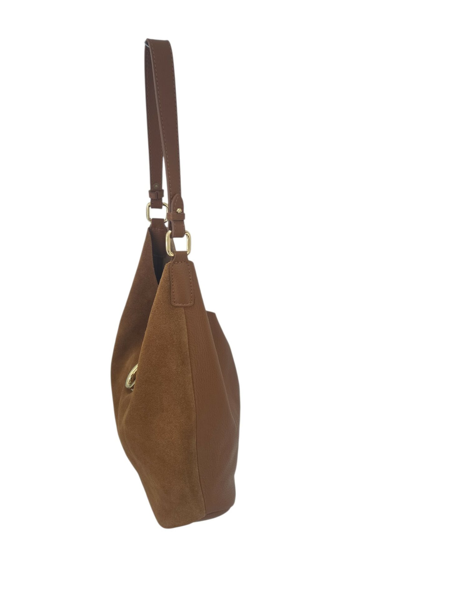 Sacca cuoio in vera pelle e camoscio con chiusra particolare a nodo in pelle, lato esterno camoscio lato interno pelle.interno sacca unica in camoscio. misure H28 B12 L37 ampiezza manico 34cm Spedizione Gratuita Sacca cuoio in vera pelle e camoscio con chiusra particolare a nodo in pelle, lato esterno camoscio lato interno pelle.interno sacca unica in camoscio. misure H28 B12 L37 ampiezza manico 34cm Spedizione Gratuita