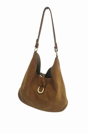 Sacca cuoio in vera pelle e camoscio con chiusra particolare a nodo in pelle, lato esterno camoscio lato interno pelle.interno sacca unica in camoscio. misure H28 B12 L37 ampiezza manico 34cm Spedizione Gratuita Sacca cuoio in vera pelle e camoscio con chiusra particolare a nodo in pelle, lato esterno camoscio lato interno pelle.interno sacca unica in camoscio. misure H28 B12 L37 ampiezza manico 34cm Spedizione Gratuita