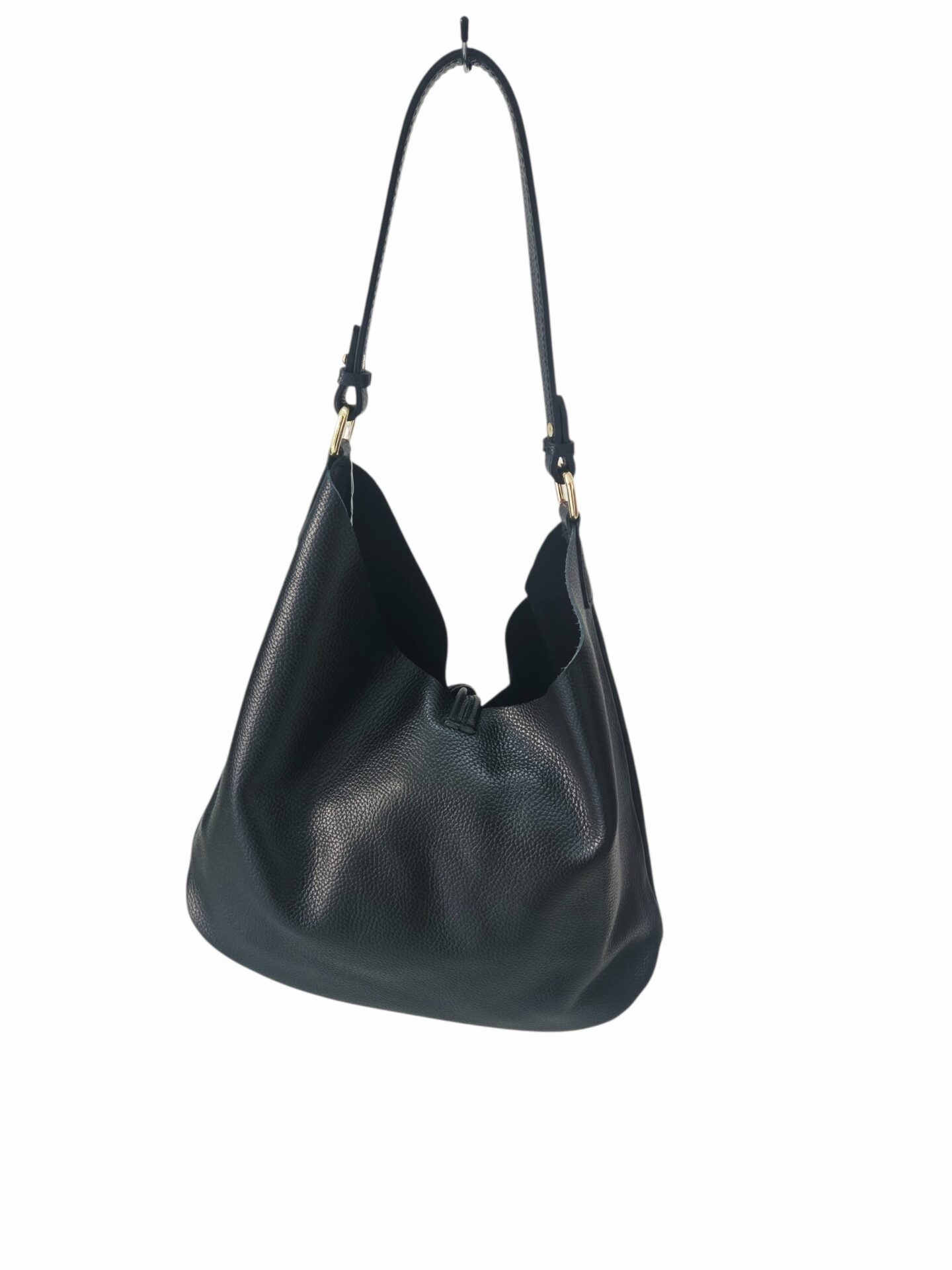 Sacca nera in vera pelle e camoscio con chiusra particolare a nodo in pelle, lato esterno camoscio lato interno pelle.interno sacca unica in camoscio. misure H28 B12 L37 ampiezza manico 34cm Spedizione Gratuita Sacca nera in vera pelle e camoscio con chiusra particolare a nodo in pelle, lato esterno camoscio lato interno pelle.interno sacca unica in camoscio. misure H28 B12 L37 ampiezza manico 34cm Spedizione Gratuita